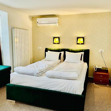 Halvat Guesthouse SJJ Buitenkant foto