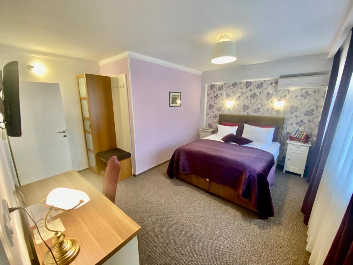 Halvat Guesthouse SJJ Buitenkant foto