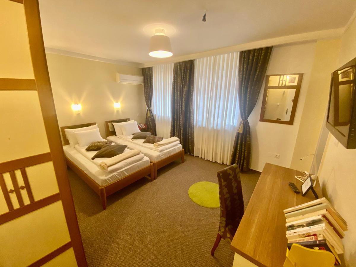 Halvat Guesthouse SJJ Buitenkant foto