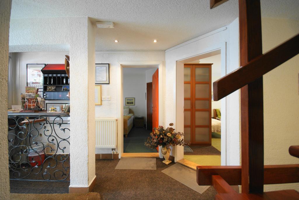Halvat Guesthouse SJJ Buitenkant foto