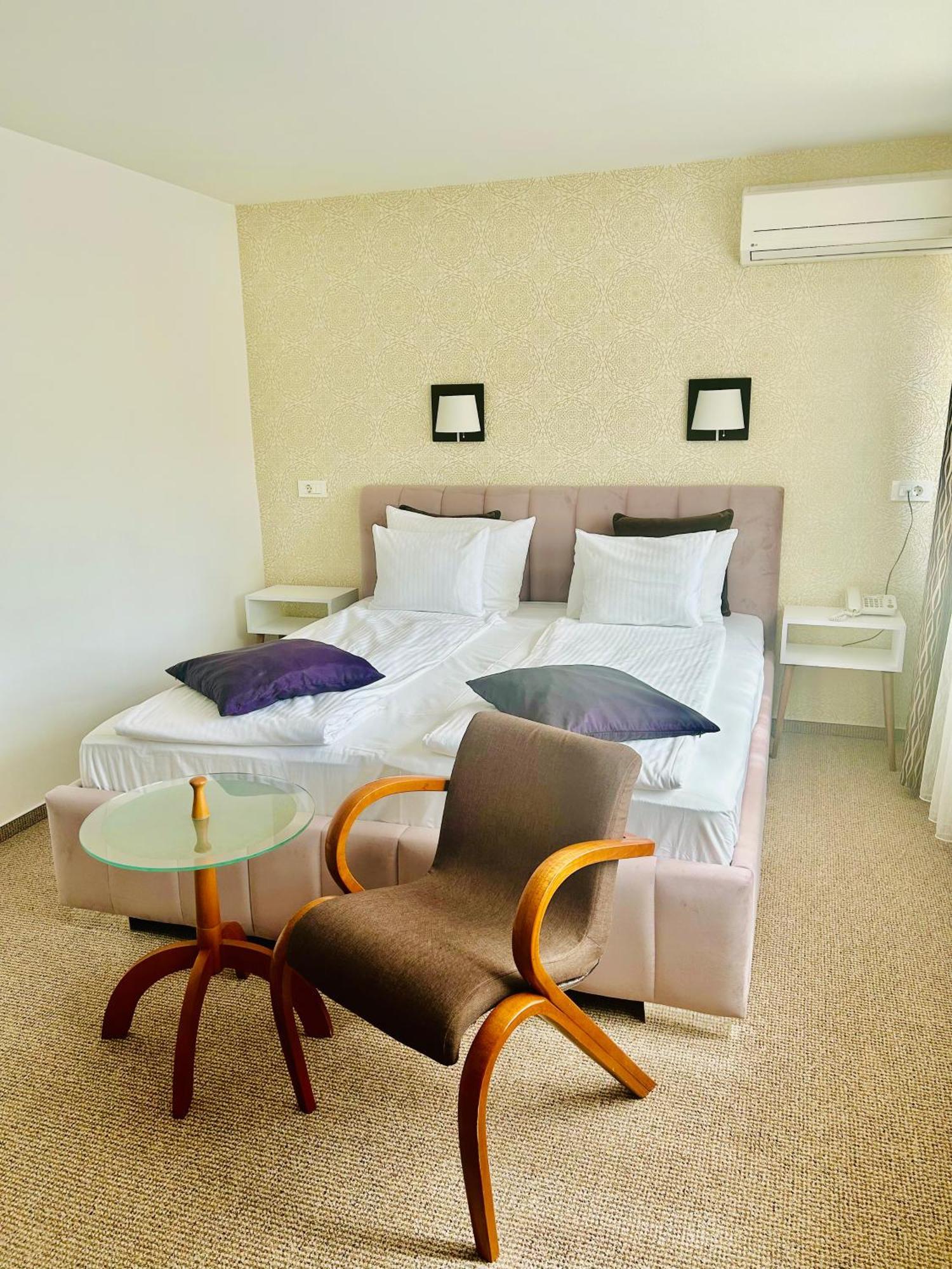 Halvat Guesthouse SJJ Buitenkant foto