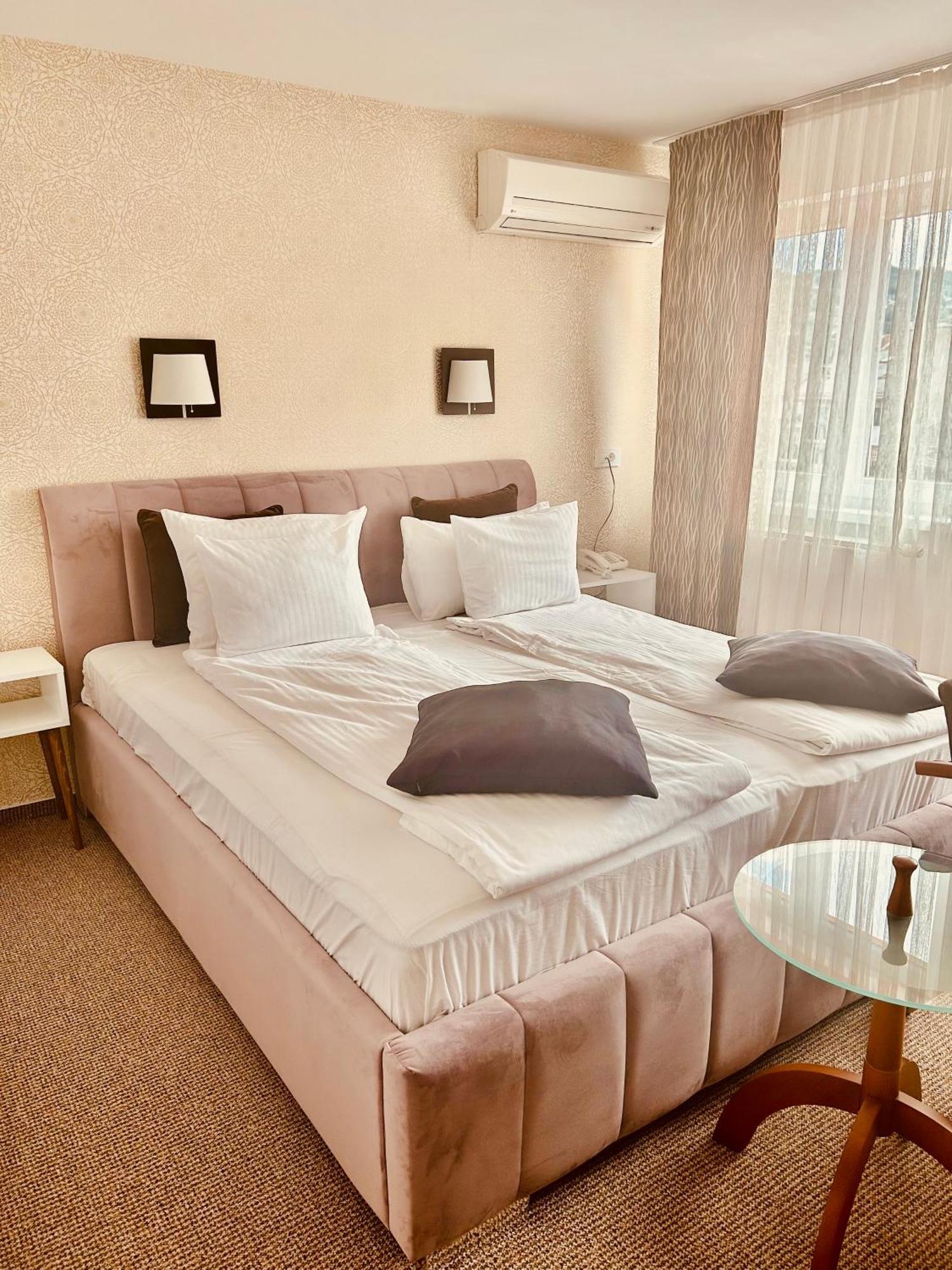 Halvat Guesthouse SJJ Buitenkant foto