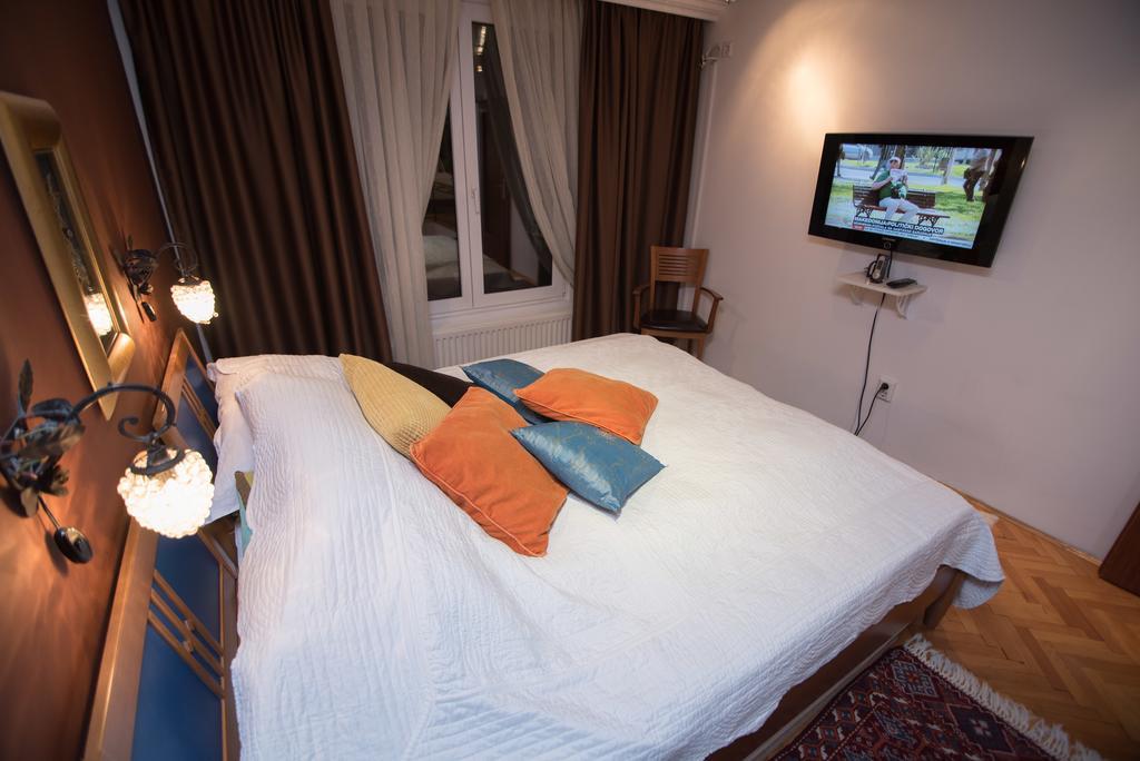 Halvat Guesthouse SJJ Buitenkant foto