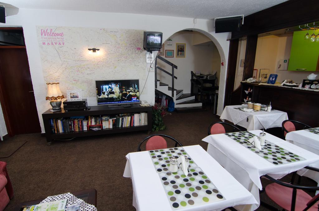 Halvat Guesthouse SJJ Buitenkant foto