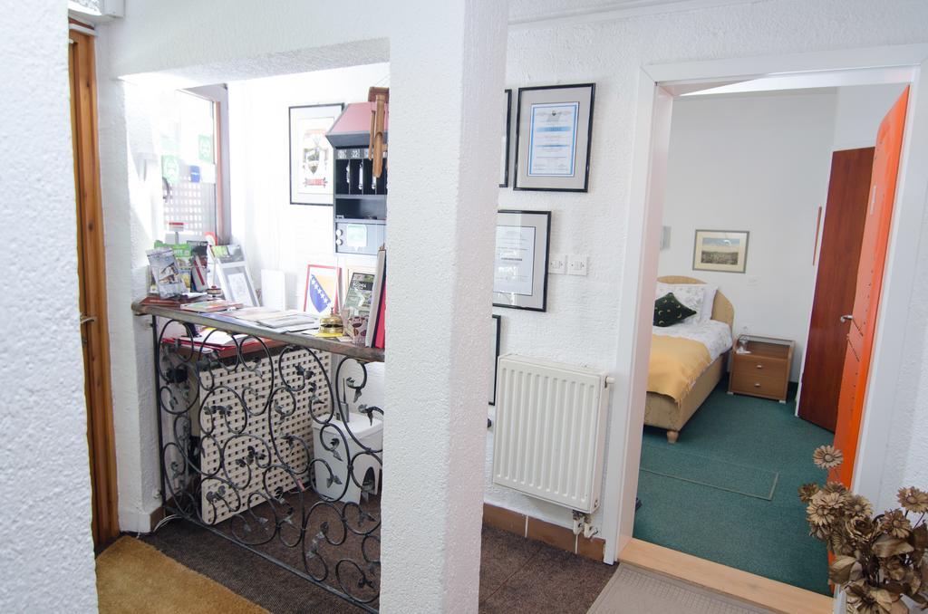 Halvat Guesthouse SJJ Buitenkant foto