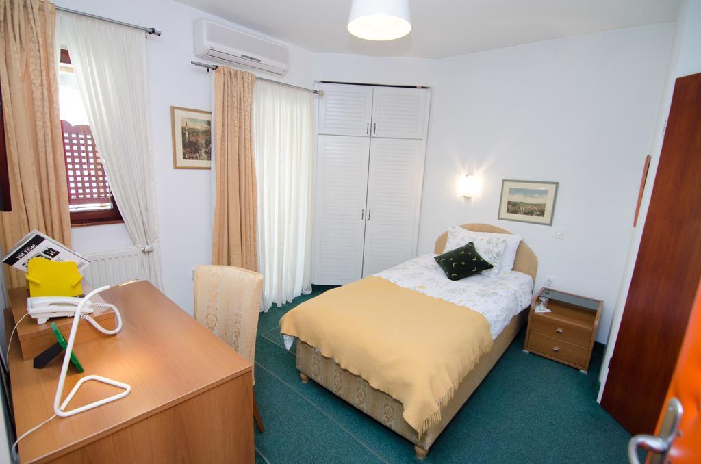 Halvat Guesthouse SJJ Buitenkant foto
